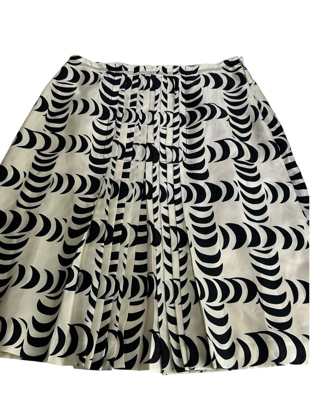 Tory Burch Women’s Size 8 Silk Black Ivory Geometric Print Pleated Skirt